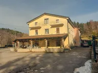 Недвижимость Дом с гостевым домом: 1