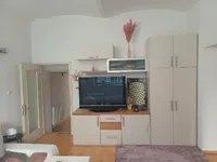 Недвижимость Двухкомнатная квартира в центре: 4