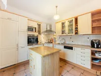 Недвижимость Квартира, 5 и более комнат, Центр: 3