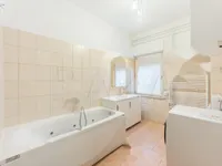 Недвижимость Квартира, 5 и более комнат, Центр: 8