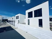 Недвижимость Дом с террасой Новый Рудник: 1