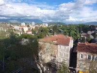 Недвижимость Четырехкомнатная в центре города: 12
