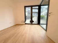 Недвижимость Трехкомнатная квартира в центре: 4