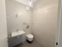 Недвижимость Трехкомнатная квартира в центре: 9