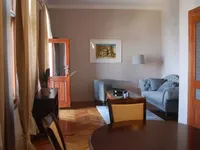 Недвижимость Трехкомнатная квартира в центре: 5