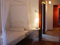 Недвижимость Трехкомнатная квартира в центре: 8