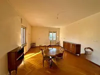 Недвижимость Трехкомнатная квартира в центре: 5