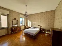Недвижимость Трехкомнатная квартира в центре: 13