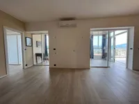 Недвижимость Четырехкомнатная на Корсо Италия: 16