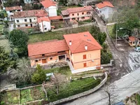 Недвижимость Дом, Брестовица при Комне, у границы с Италией: 1