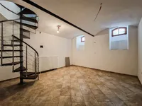 Недвижимость Квартира 3 комнаты Центр: 6