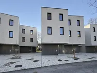 Недвижимость Дом с террасой в Новом Месте Лог.: 3