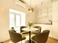 Недвижимость Дом с террасой на площади Тартини: 3