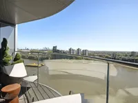 Недвижимость Tower West, 1 Waterfront Drive: 12