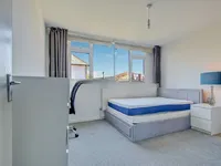 Недвижимость Pitfield Way: 1