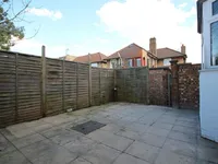 Недвижимость Western Avenue, Acton, 7: 4