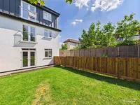 Недвижимость Hillview Gardens: 4