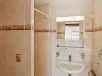Недвижимость Apartment 2.5 rooms: 6