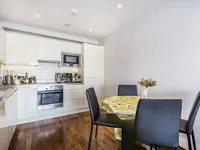 Недвижимость 4 Holman Road: 4