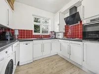 Недвижимость Sherwood Hall, East End Road: 2