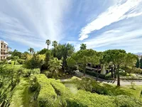 Недвижимость Property Type: House
Location: Cannes, Californie

Final Name:

House Cannes: 12