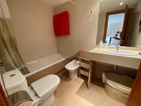 Недвижимость Fantastic 3-bedroom apartment with parking and storage in El Tarter: 11
