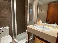 Недвижимость Fantastic 3-bedroom apartment with parking and storage in El Tarter: 13
