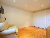 Недвижимость Upper Richmond Road: 7