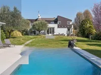 Недвижимость Bifamiliar house 8 rooms: 1