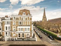 Недвижимость Redcliffe Square: 3