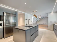 Недвижимость Triplex attic with private indoor pool: 11