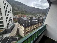 Недвижимость Central 4-bedroom apartment with parking in Andorra la Vella: 1