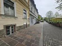 Недвижимость Двухкомнатная квартира в центре: 8