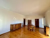 Недвижимость Трехкомнатная квартира в центре: 4