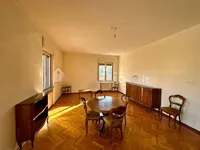 Недвижимость Трехкомнатная квартира в центре: 5
