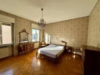 Недвижимость Трехкомнатная квартира в центре: 13