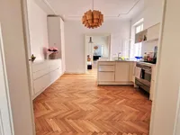 Недвижимость Трехкомнатная квартира в центре: 5