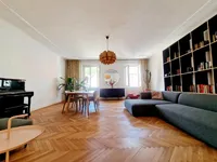 Недвижимость Трехкомнатная квартира в центре: 9