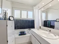 Недвижимость Bifamiliar house 7 rooms: 11