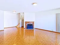 Недвижимость Apartment 4 rooms: 2