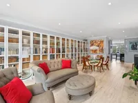 Недвижимость Apartment 5 rooms: 4