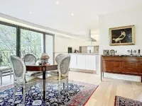 Недвижимость Apartment 4 rooms: 3