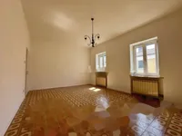 Недвижимость Трехкомнатная квартира в центре: 1