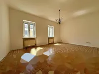 Недвижимость Трехкомнатная квартира в центре: 2