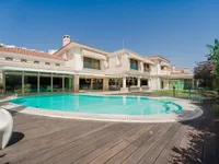 Недвижимость Beachfront 5 Bedroom Ultra-Luxury Villa in Agios Tychonas, Limassol: 1