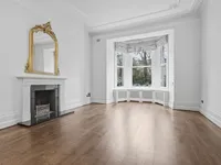Недвижимость Redcliffe Square: 4