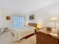 Недвижимость Property Type: Apartment  
Location: Cannes, Centre-ville  

Apartment Cannes Centre: 9