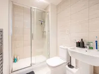 Недвижимость Lakeside Drive, Park Royal: 1