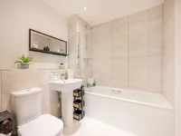 Недвижимость Lakeside Drive, Park Royal: 2