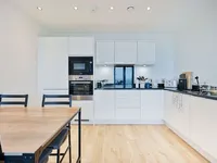 Недвижимость Lakeside Drive, Park Royal: 8